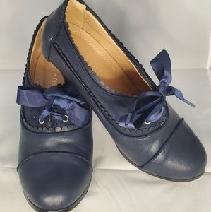 Size 8.5 Navy Blue Chase + Chloe Vintage-Style Pumps
